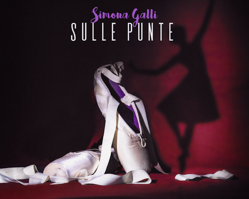 Dal 17 dicembre è disponibile in rotazione radiofonica e su tutte le piattaforme di streaming “SULLE PUNTE” (Cantieri Sonori), nuovo singolo di SIMONA GALLI.