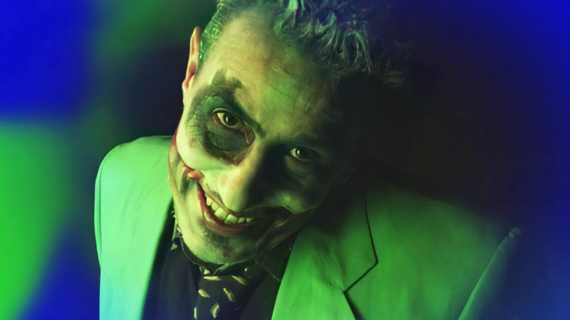 Davide Melis nei panni di Joker in “Molte Multe”