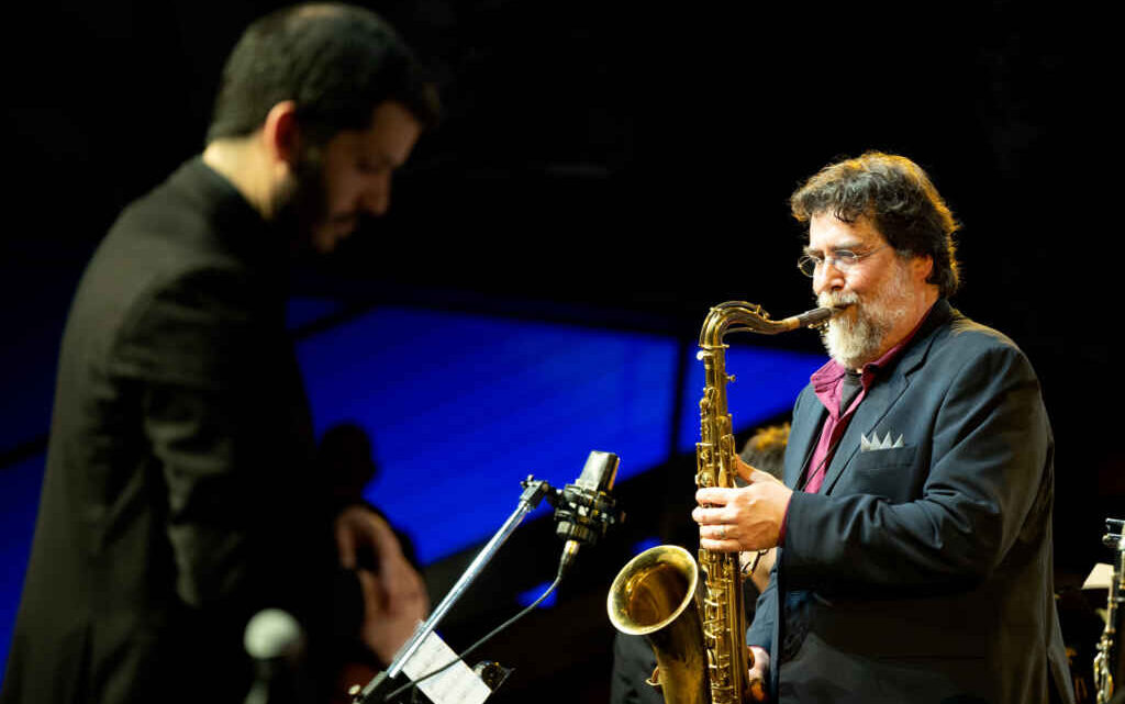 La Civica Jazz Orchestra diretta da Luca Missiti  domenica 7 aprile al Blue Note di Milano  con Emanuele Cisi special guest al sax