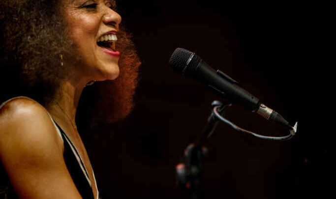 Sotto le stelle del jazz: la pianista e cantante cubana Jany McPherson inaugura venerdì 3 maggio la nuova edizione di Monza Visionaria